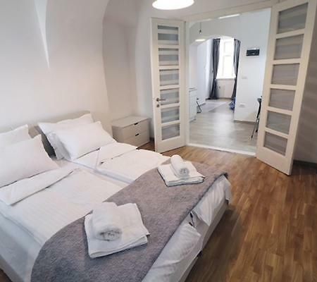 Apartman Tina Novi Sad Esterno foto