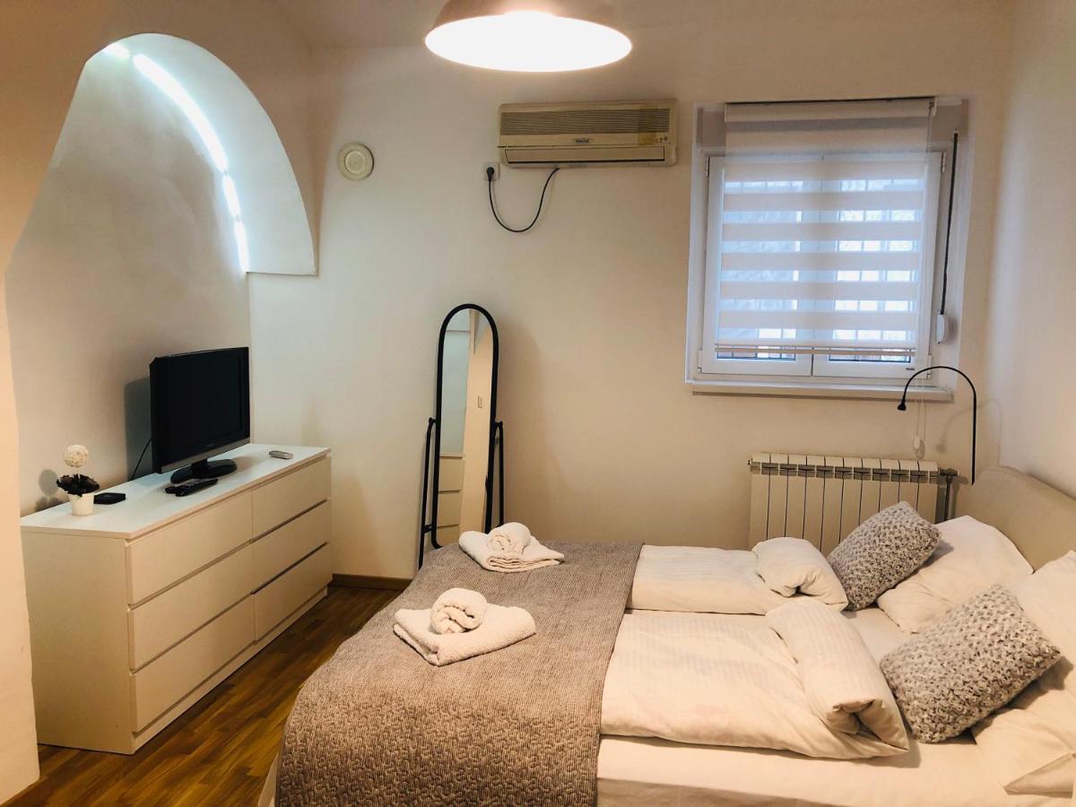 Apartman Tina Novi Sad Esterno foto